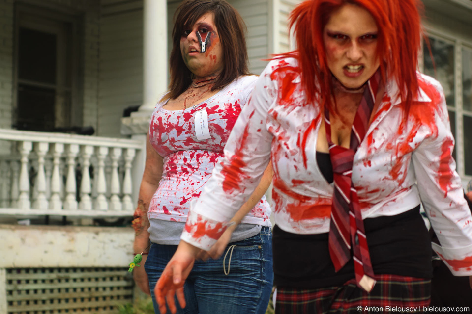 Toronto Zombie Walk 2010 — Bloody Girls at Haunted House