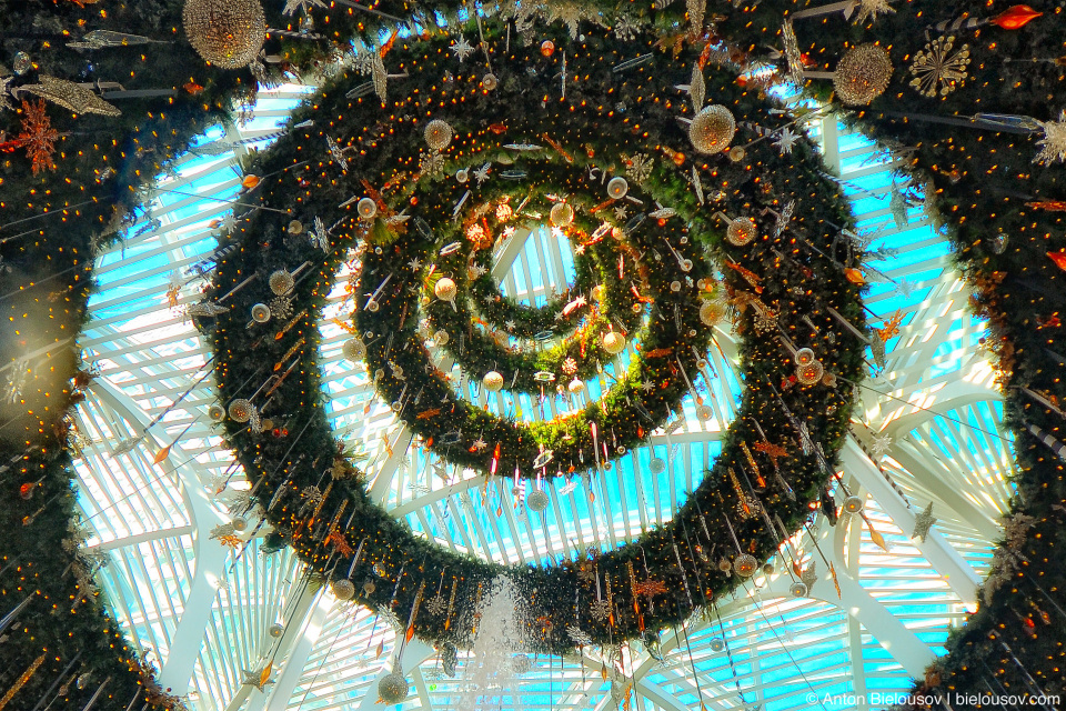 Christmas decorations at fountain in Brookfield Place, Toronto Christmas decorations at fountain in Brookfield Place, Toronto