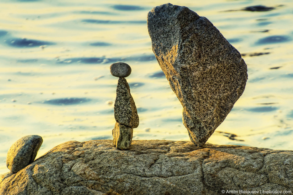 Little prince balance rocks installation at English Bay (Vancouver, Canada) Little prince balance rocks installation at English Bay (Vancouver, Canada)
