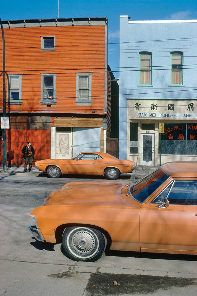Оранжевые авто (© Fred Herzog) Оранжевые авто (© Fred Herzog)