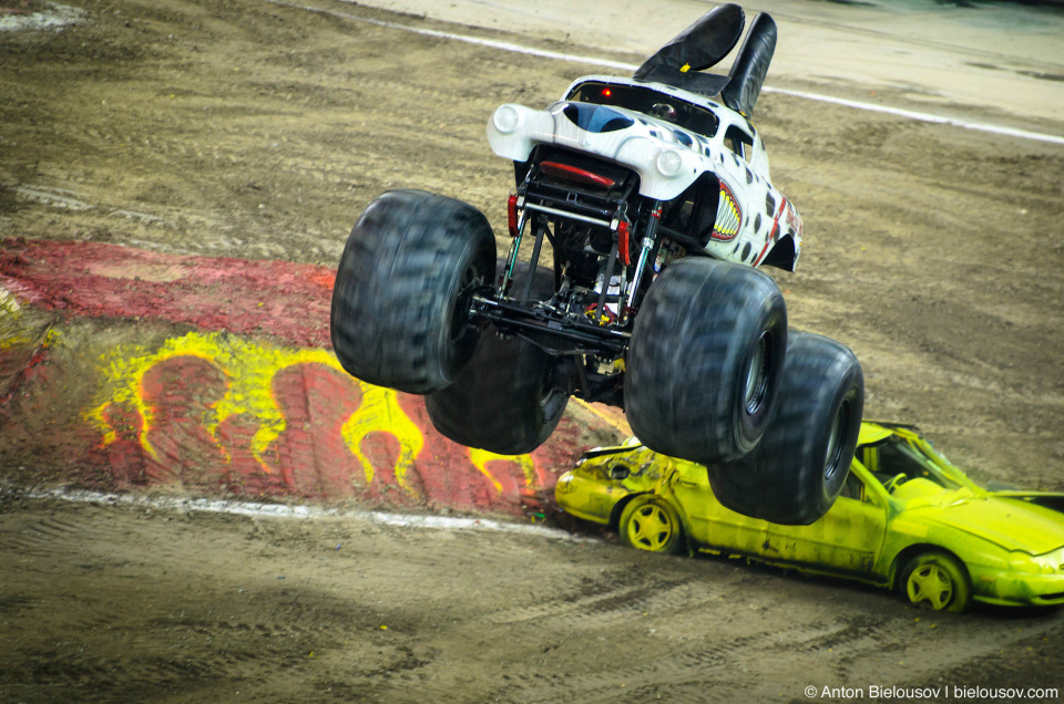 Monster Jam Trucks, Toronto: “Monster Mutt” Freestyle Monster Jam Trucks, Toronto: “Monster Mutt” Freestyle