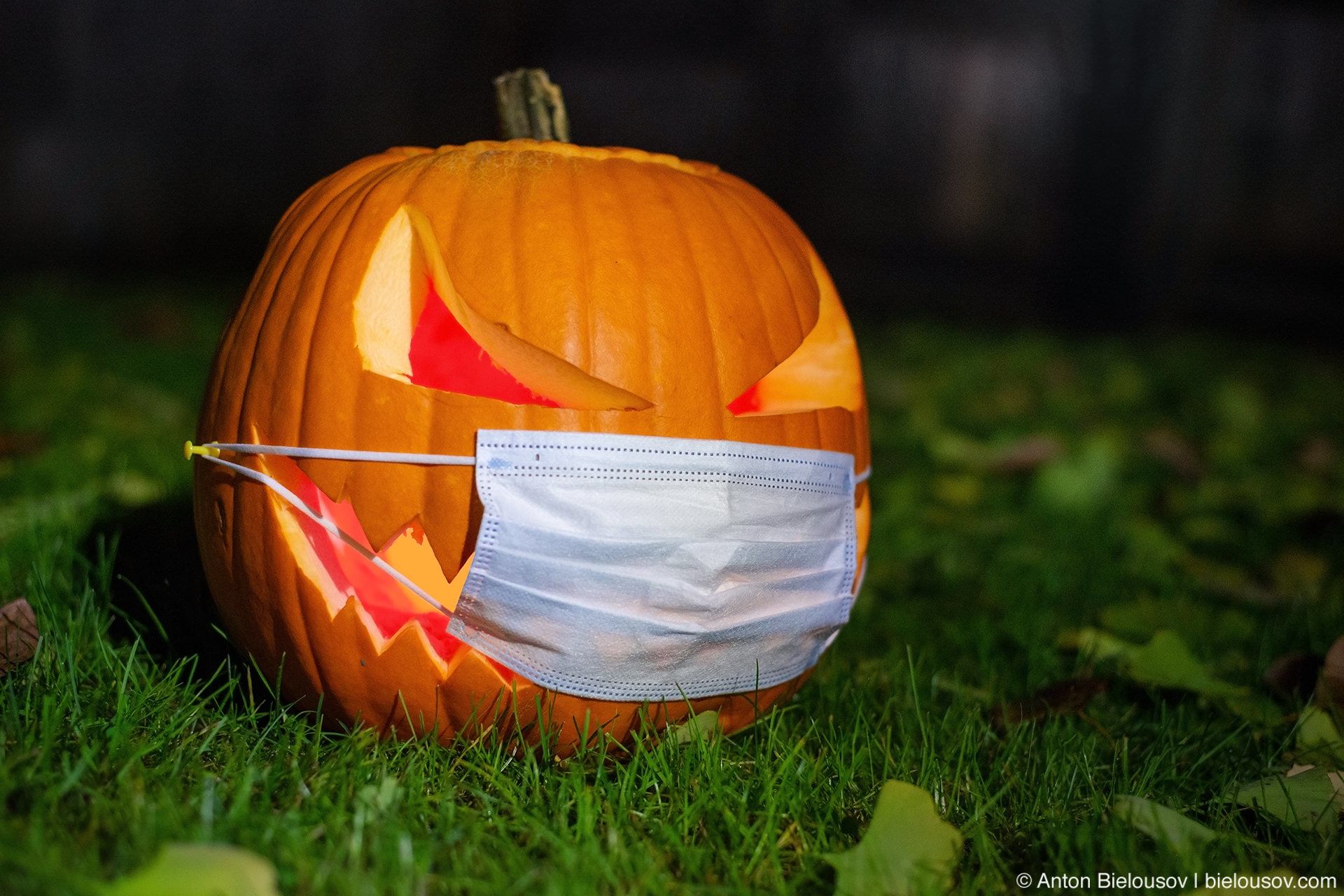 Канада: Хэллоуин в условиях пандемии: covid 19 jack o lantern