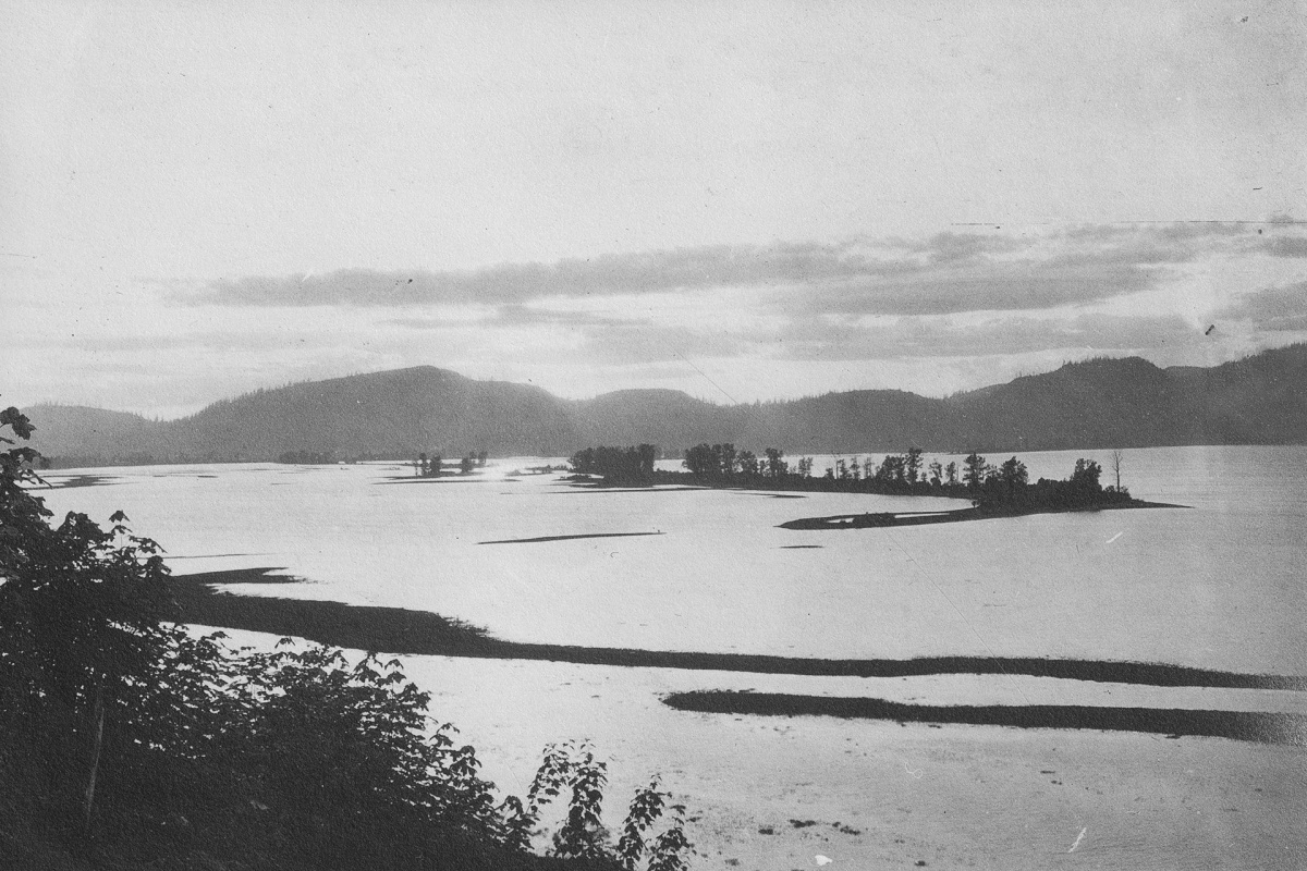 Эпичное возвращение озера Самас: sumas lake archive 1918 1928 Sumas Lake in flood - from Vedder Mountain Road
